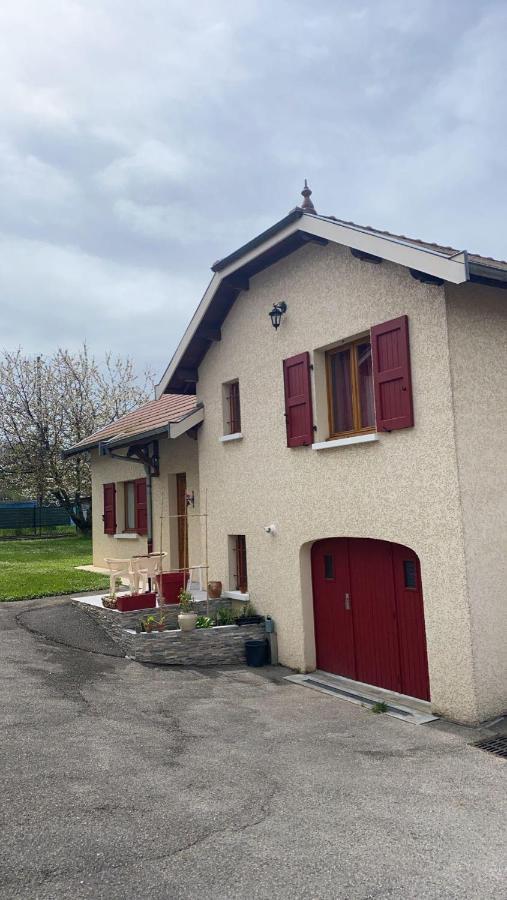 Au Gres Du Vent Leilighet Ruy-Montceau Eksteriør bilde